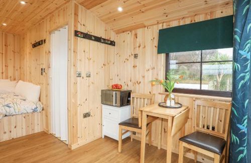 Dwyran Casa | Tal Sarn Shepherd Hut