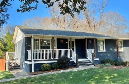 Harrisburg Casa | Plaza · Talladega Nights- race to nearby NASCAR/ZMax/CLT