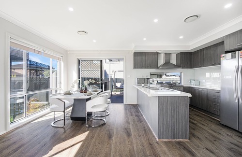 Schofields Casa | Tallawong 6Br near Schofield/Rousehill Centre
