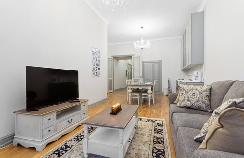 Old Town Apartamento | Tallinn’s Old Town Elegance: High Ceilings & Timeless Charm
