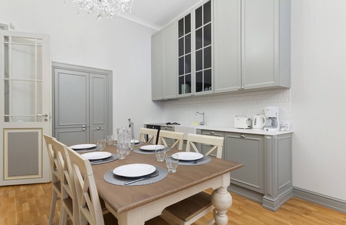 Old Town Apartamento | Tallinn’s Old Town Elegance: High Ceilings & Timeless Charm