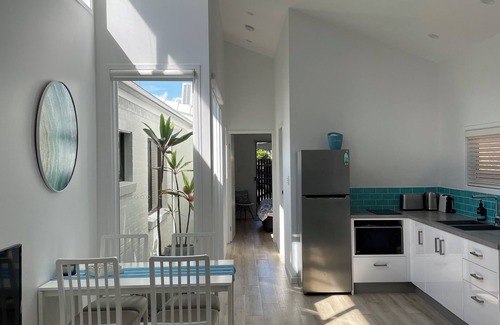 Suffolk Park Casa | Tallow Beach Bungalow , Unit 2, Suffolk Park. Easy walk to beach and shops.