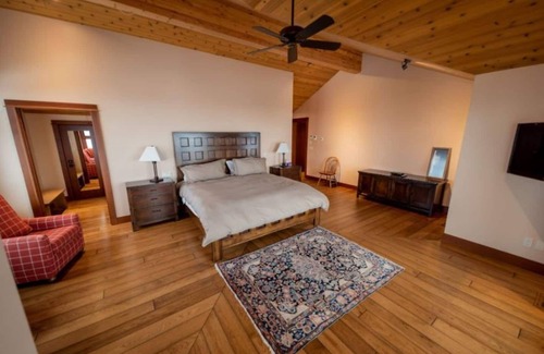 Revelstoke Cabina | Tamarack Lodge: Luxury Timber Frame Ski Lodge at Mountain Resort