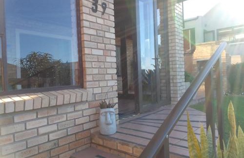 Wavecrest Apartamento | Tamarisk Square 39