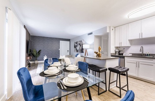 Beach Park Apartamento | Tampa Getaway | 2 King Beds, Pool & Fitness Ctr