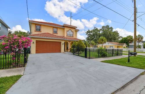 Ballast Point Casa | Tampa "Good Times" Home+GameRoom, Sleeps 12, 4br/3.5bth, Great Location/Backyard