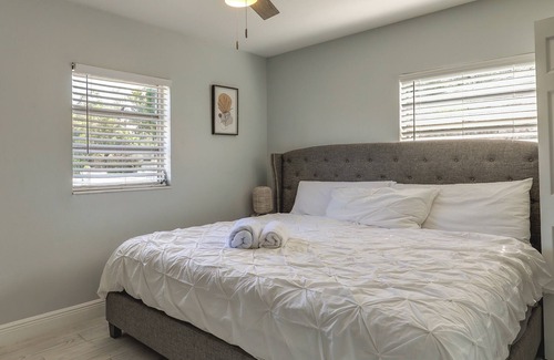 Temple Crest Casa | Tampa Home w/ Patio - 1 Mi to Busch Gardens!