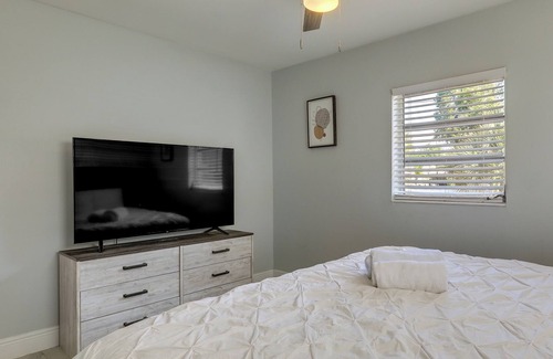 Temple Crest Casa | Tampa Home w/ Patio - 1 Mi to Busch Gardens!
