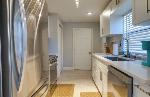 Temple Crest Casa | Tampa Home w/ Patio - 1 Mi to Busch Gardens!