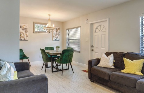 Temple Crest Casa | Tampa Home w/ Patio - 1 Mi to Busch Gardens!