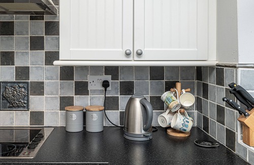 Rhosneigr Cabaña | Tan Y Wylan - a bungalow that sleeps 6 guests in 3 bedrooms