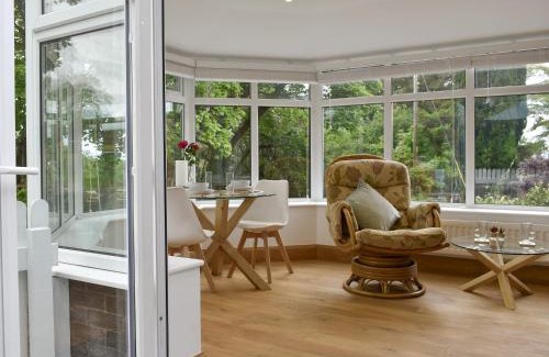 Dinas Casa | Tan Yr Ardd Bach