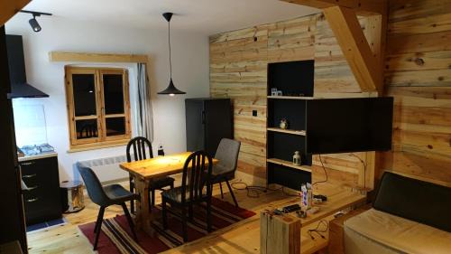 Kremna Casa | TANA