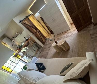 Villa Mercedes Apartamento | Tanah Loft -
