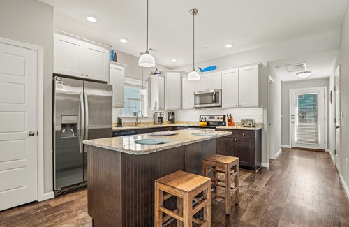 Bermuda Bay Casa | Tangerine Dream at Devonshire Place ,Beautiful expansive property close to the beach + great amenities