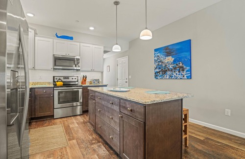 Bermuda Bay Casa | Tangerine Dream at Devonshire Place ,Beautiful expansive property close to the beach + great amenities
