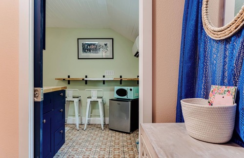 Whiteaker Casa | Charming Tangerine Eugene Guesthouse in Central Eugene with AC