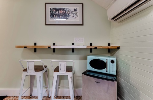 Whiteaker Casa | Charming Tangerine Eugene Guesthouse in Central Eugene with AC