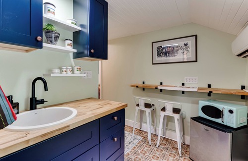 Whiteaker Casa | Charming Tangerine Eugene Guesthouse in Central Eugene with AC