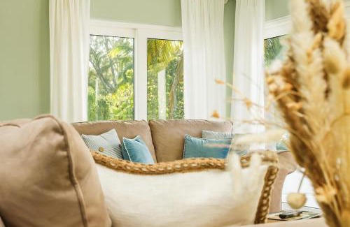 Deadmans Cay Casa | Tangerine Sunsets Long Island Santa Maria
