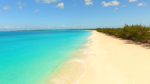 Deadmans Cay Casa | Tangerine Sunsets Long Island Santa Maria