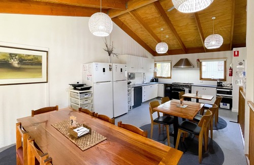 Baw Baw Village Cabina | Tanjil Creek Lodge - Bedroom 3 (Views over the Toboggan Park)