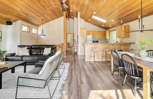 Sunriver Cabina | Tanner by AvantStay | Modern Cascades Escape