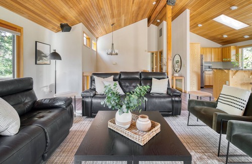 Sunriver Cabina | Tanner by AvantStay | Modern Cascades Escape