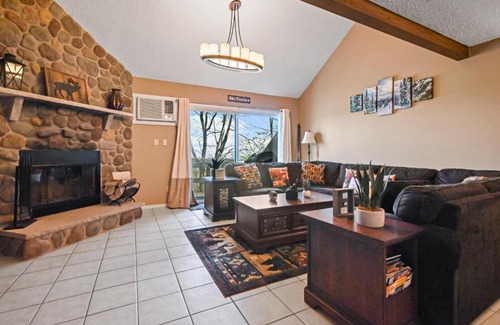 Village at Camelback Casa | Tannersville Tranquility