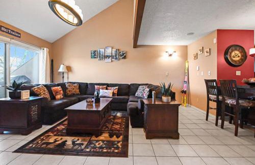 Village at Camelback Casa | Tannersville Tranquility