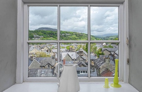 Dolgellau Casa | Tanrallt 3 Bed · Stunning Townhouse | 2 Minutes to Town & Mountains