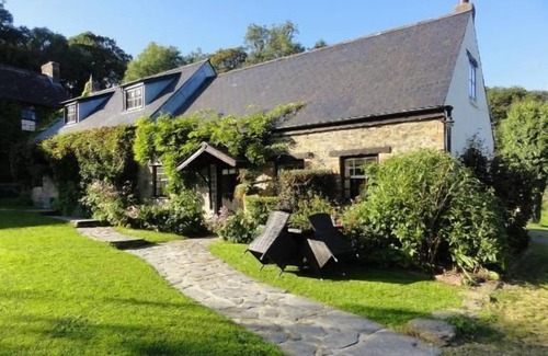 Boncath Cabaña | Tansy Cottage - a luxurious and spacious two bedroom cottage with fabulous shared leisure facilities