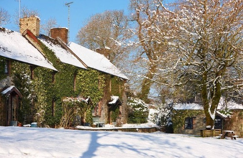Boncath Cabaña | Tansy Cottage - a luxurious and spacious two bedroom cottage with fabulous shared leisure facilities