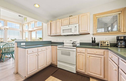 Buck Island Casa | Taproom's Landing: Hot Tub, Community Pool nearby, Close to Beach