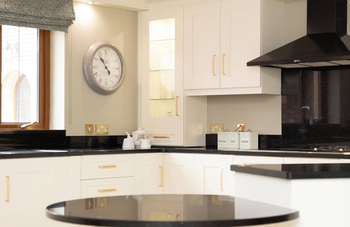 Omagh Casa | Tara Manor - Family gatherings, intimate weddings, golfing trips & hen parties