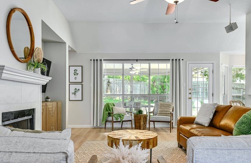 Wells Branch Casa | 'Tara Sue'- Pet-Friendly 3BR Home! Game Room | Desk Space | Smokeless Fire Pit!