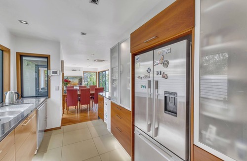 Ponsonby Casa | Tarawera Home - St Heliers Holiday Home