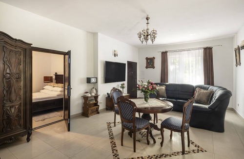 Ostrowiec Swietokrzyski Hotel | Pałac Tarnowskich