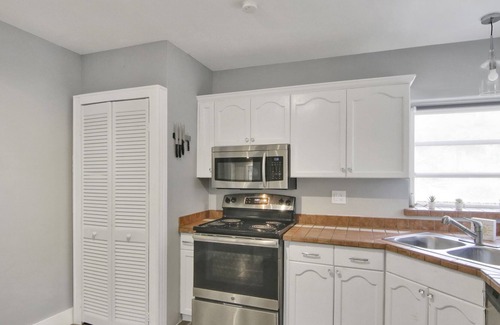 Tarpon River Casa | Tarpon River Getaway | Minutes to Beach