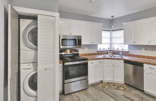 Tarpon River Casa | Tarpon River Getaway | Minutes to Beach