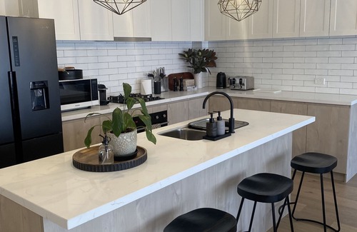 Healesville Apartamento | Tarra #2, modern 2-bedroom apartment, walk to Four Pillars & Main Street shops.