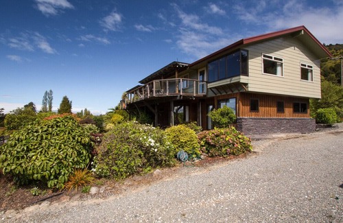 Marahau Cabaña | Tasman Hideaway - Marahau Holiday Home