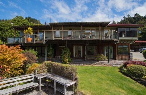 Marahau Cabaña | Tasman Hideaway - Marahau Holiday Home