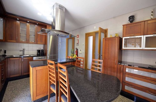 Apulia e Fao Villa | Tasteful Braga Villa | 4 Bedrooms | Villa Helena | Private Pool & Close to Amenities | Esposende