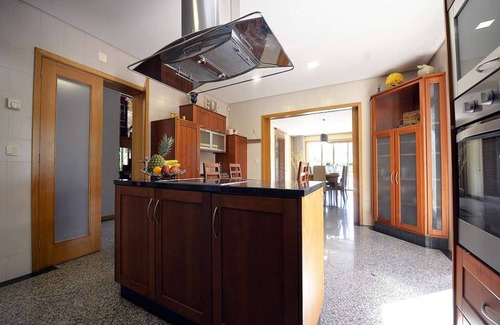Apulia e Fao Villa | Tasteful Braga Villa | 4 Bedrooms | Villa Helena | Private Pool & Close to Amenities | Esposende