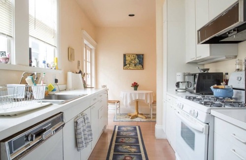 Richmond District Casa | Tasteful Condo with Office + Garage - Near Parks, Museums and Restaurants