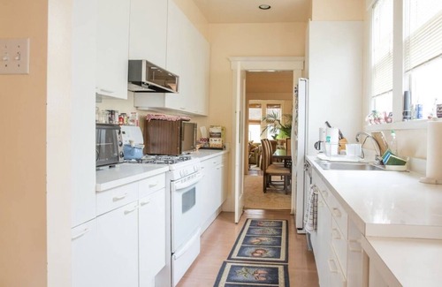 Richmond District Casa | Tasteful Condo with Office + Garage - Near Parks, Museums and Restaurants