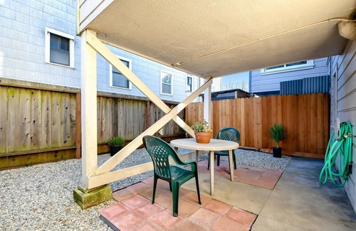Richmond District Casa | Tasteful Condo with Office + Garage - Near Parks, Museums and Restaurants
