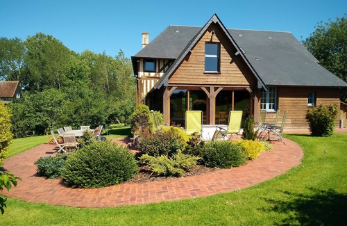 Saint-Julien-sur-Calonne Casa | Conversión de granero de buen gusto que combina el encanto rural con instalaciones modernas.