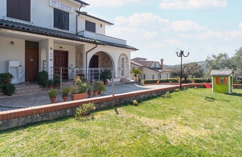 Priverno Casa | Elegante casa de vacaciones en Priverno con jardín